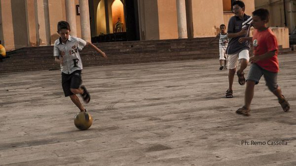 Le problematiche scolastiche degli adolescenti migranti